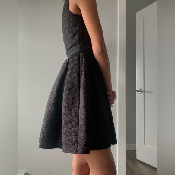 Black dress - Picture 4 of 4